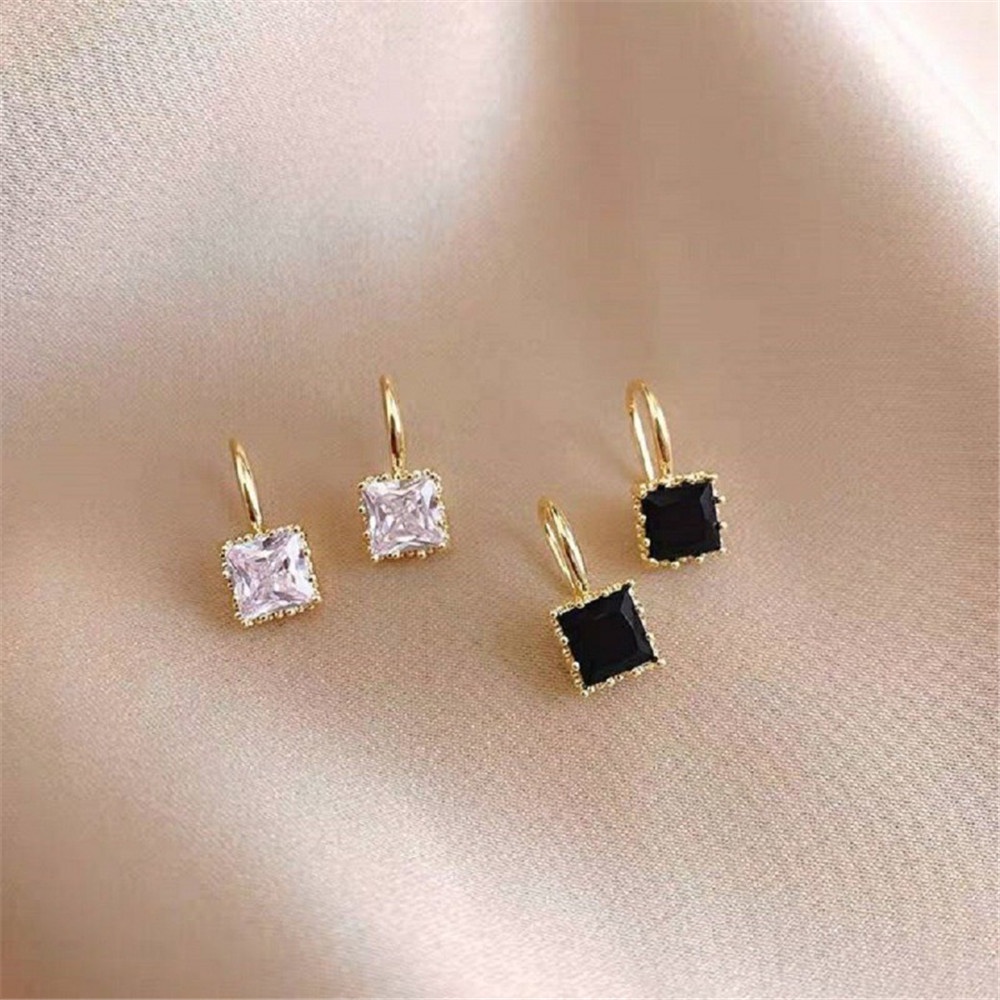 Anting Berlian Bentuk Kotak Tidak Teratur Polihedron Bahan Zirkon Warna Hitam Putih Untuk Wanita