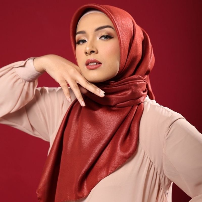 ELZATTA KERUDUNG SEGI EMPAT POLOS GLITTER KEISHA SAVANA HIJAB TERBARU