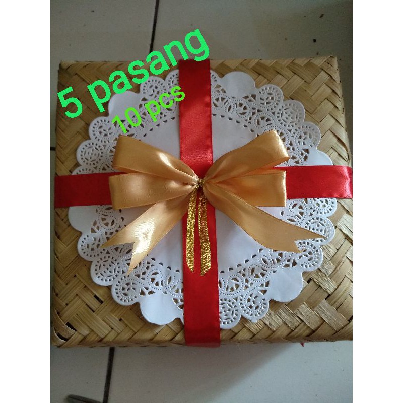 

besek hias pita ukuran 20x20 5pasang