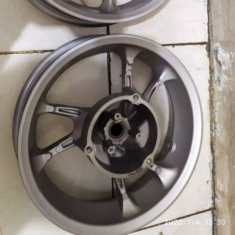 velg belakang ori yamaha nmax