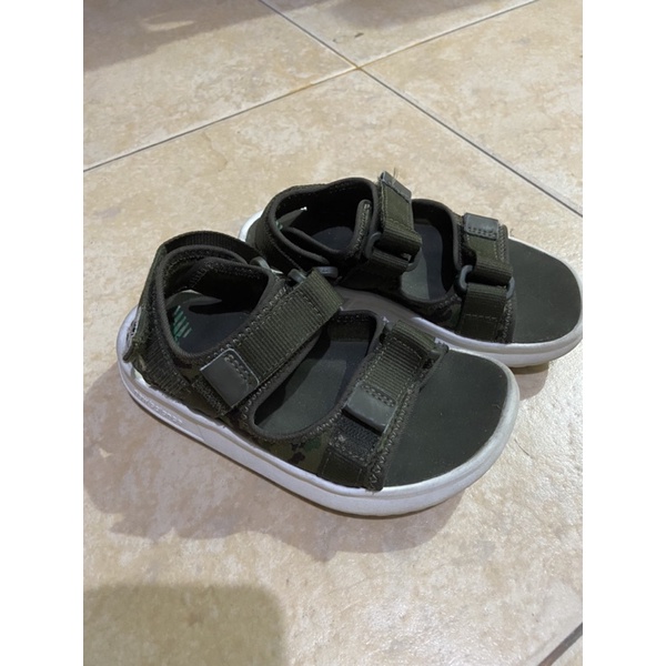 Preloved - Sepatu sendal New Balance EUR 27.5