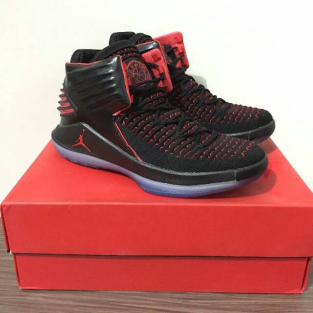 Sepatu basket jordan 32 high black red