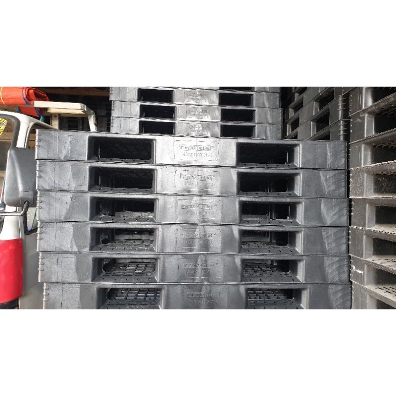 PALET PLASTIK SECOND/PALET PLASTIK UKURAN 110CM X 140CM X 13CM/ INTRACO PALLET