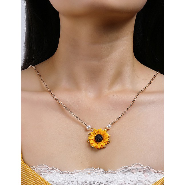 LRC Kalung Fashion Sunflower Imitation Pearl Necklace F6773X