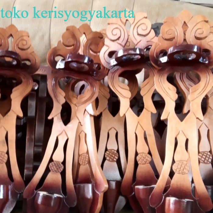 

blawong,/jagrak,dudukan keris /tombak,