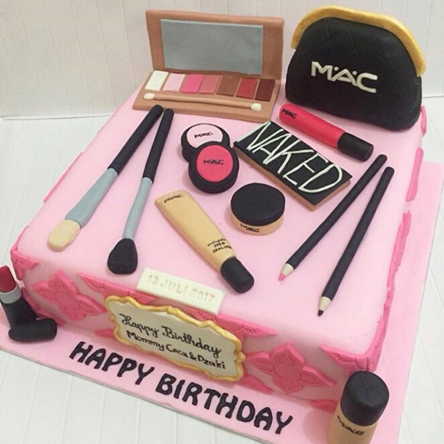 

birthday cake fondant ( harga bisa berubah, tergantung tingkat kesulitan dan tambahan lainnya )
