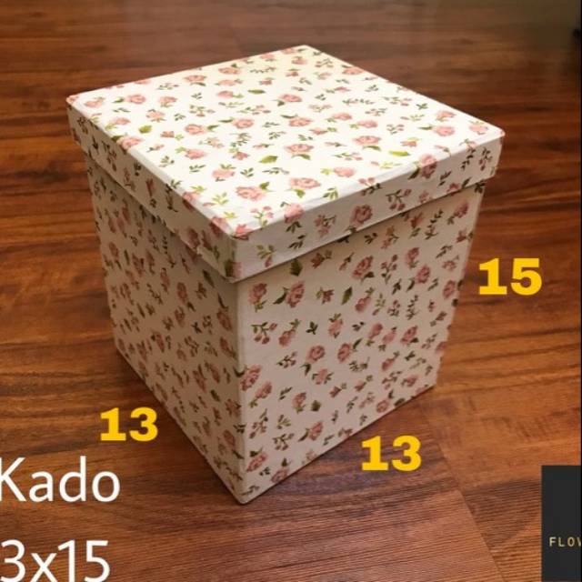 

Kotak Kado Gift Box 13x13x15 Kotak Hadiah Souvenir Hampers Box Kado