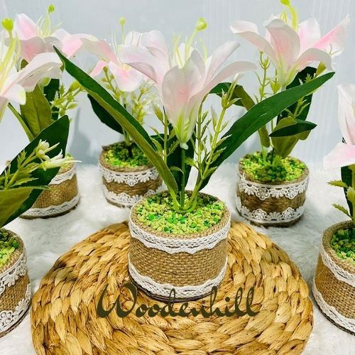Rangkaian Bunga Lily Plastik Dengan Pot Goni Aesthetic