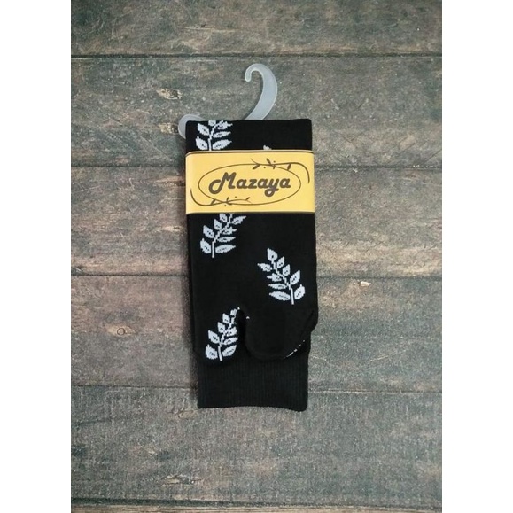Kaos Kaki Jari Jempol Motif Daun Wanita Muslimah Nilon-Hitam