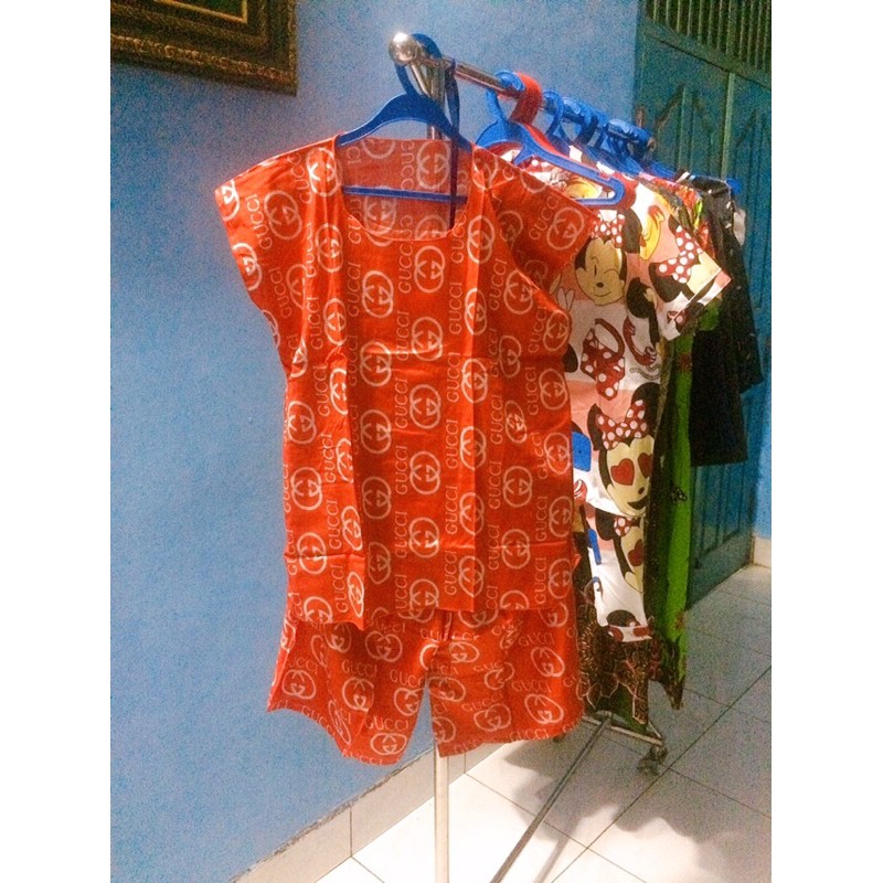 setelan baju tidur gucci