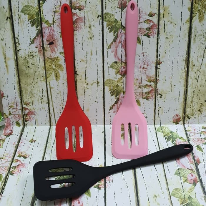 Slotted silicone turner spatula / sutil / sodet / alat masak goreng tahan panas tanpa sambungan