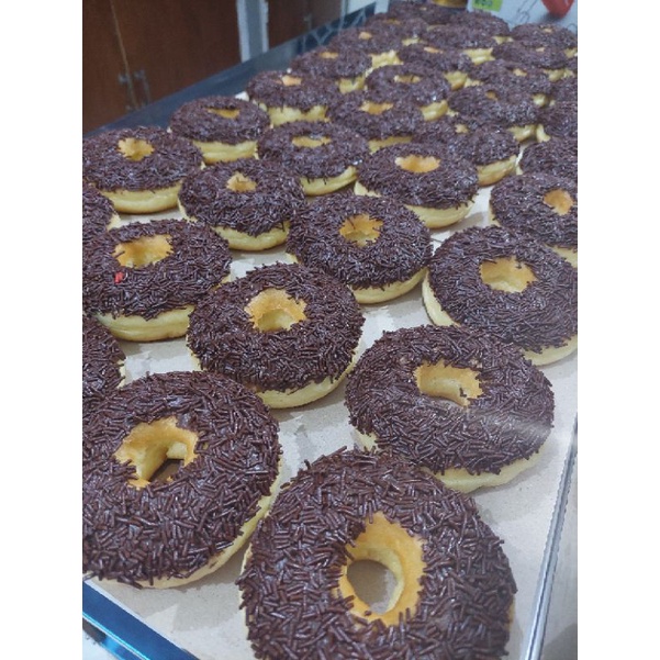 

donat kentang coklat meses isi 12