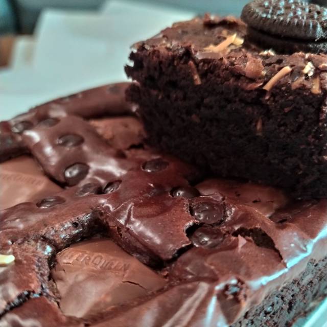

BROWNIES PANGGANG uk 30x10 Dark Fudgy coklat