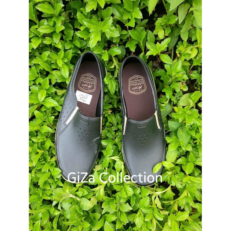 Pantofel Pria Sepatu Pria Anti Air Terbuat Dari Karet Elastis Tanpa Sambungan Ringan Awet