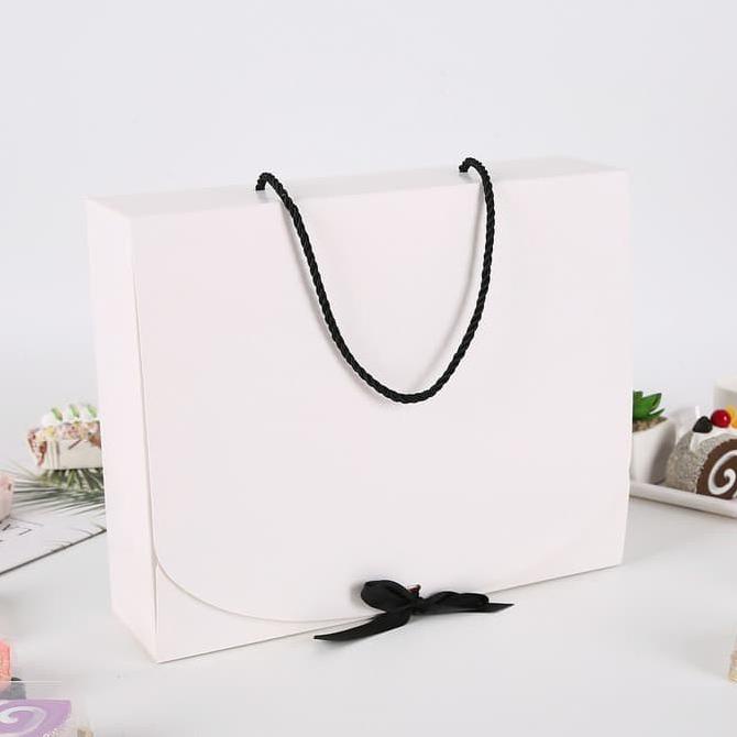 

Box Pita Putih Kemasan Kue Cute / Kotak Kado