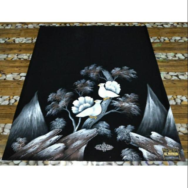 

Sarung Lukis Merpati