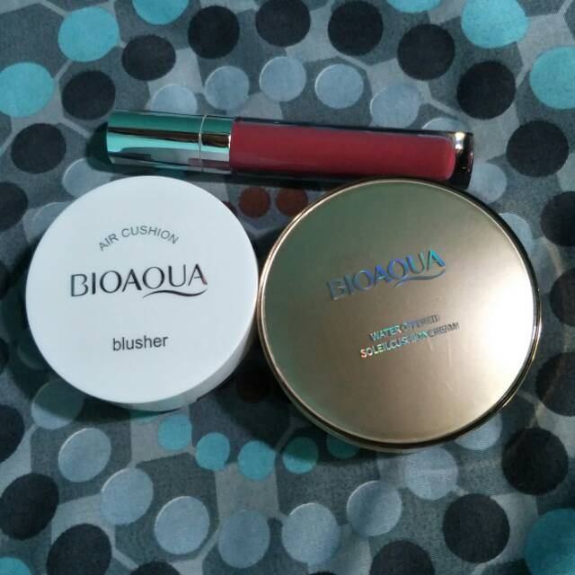 1 Bioaqua bedak plus refill, 1 blushon bioaqua,  1 lip matte wardah