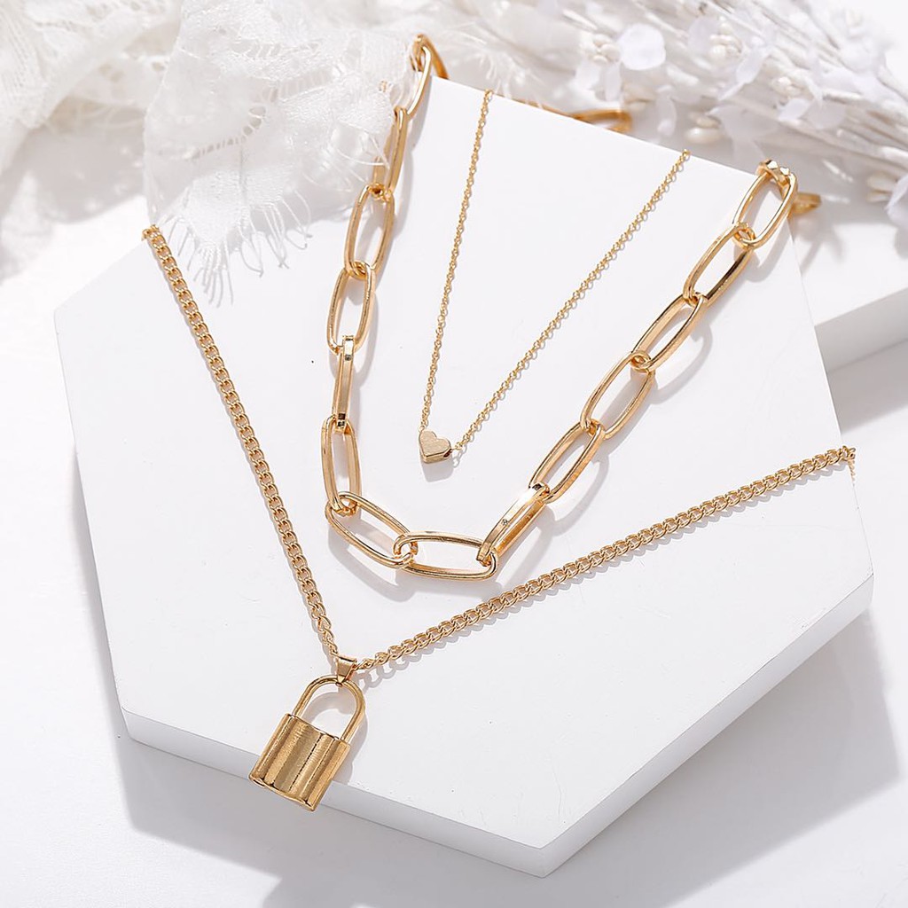 Kalung Rantai 3 Layer Liontin Gembok Hati Retro Simple Kreatif untuk Wanita