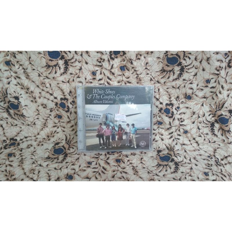 Cd White shoes and the couple company - vakansi