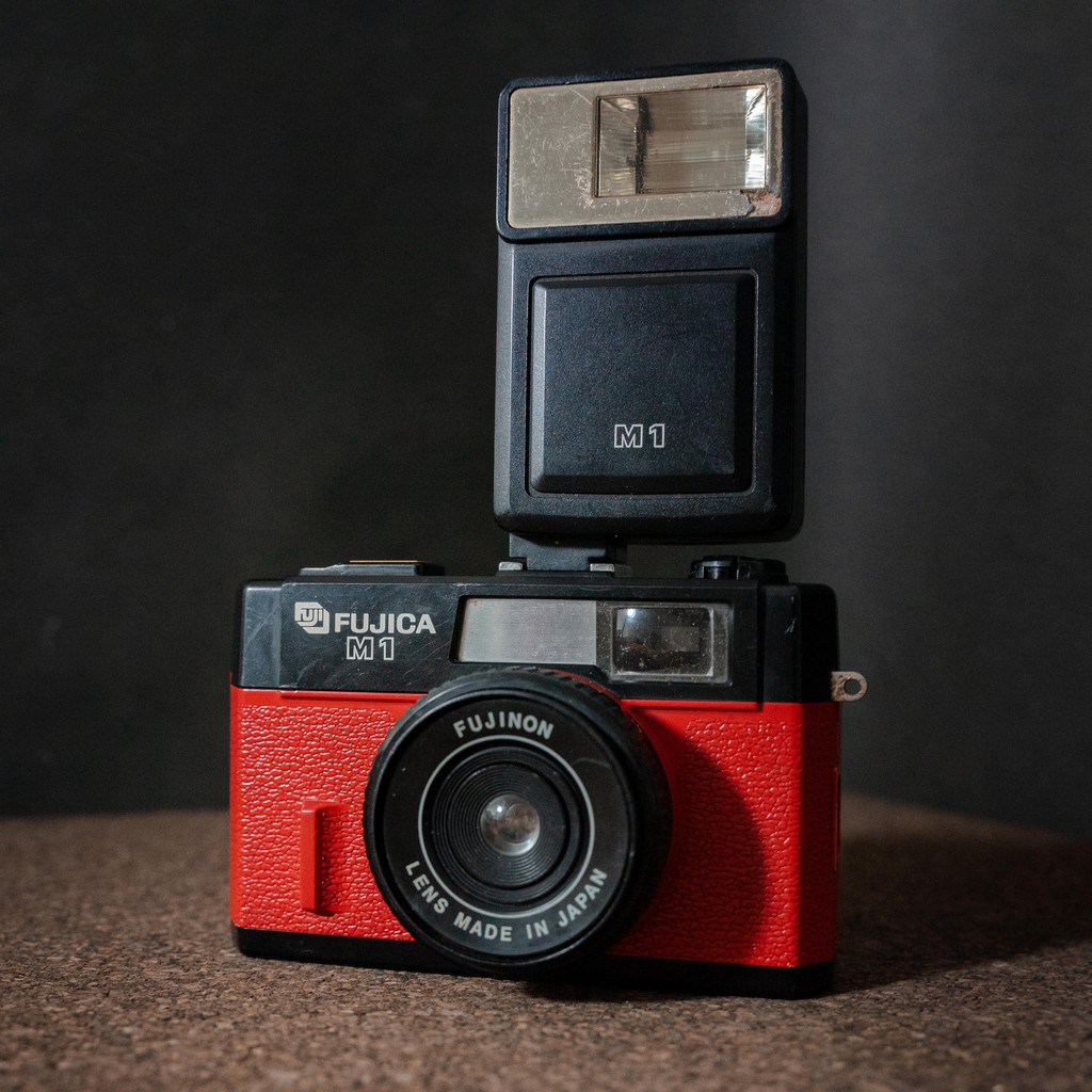 FUJICA M1 RED Langka ( backdoor aman ) + FLASH  M-1 ON LIKE NEW  KAMERA FILM KAMERA ANALOG
