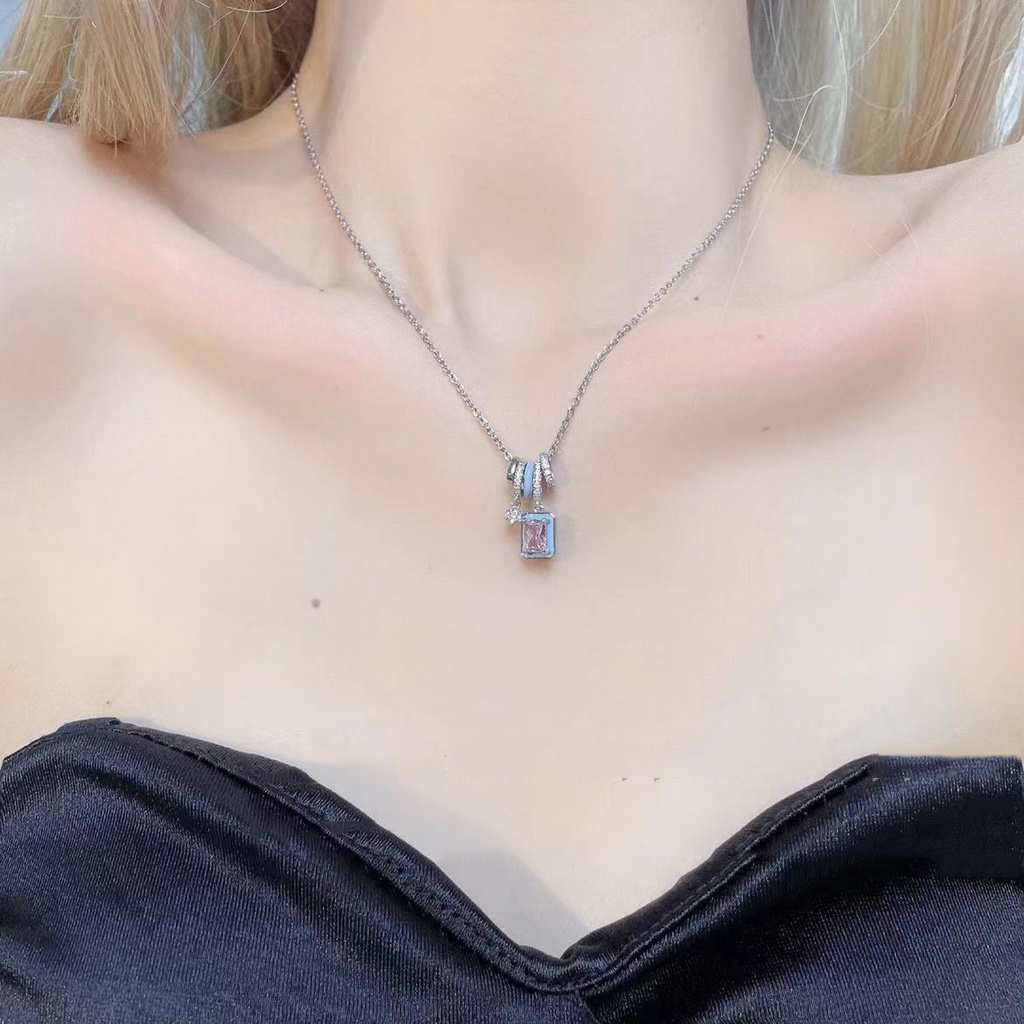 2022 Kalung Rantai Liontin Persegi Hias Zircon Gaya Mewahsexy Untuk Wanita