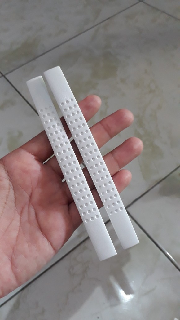 Tarikan Plastik Bintik Putih 96mm