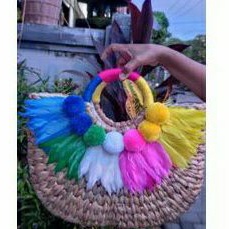 Tas enceng gondok kiso pompom bulu#tas etnik bali#tas oleh oleh khas bali