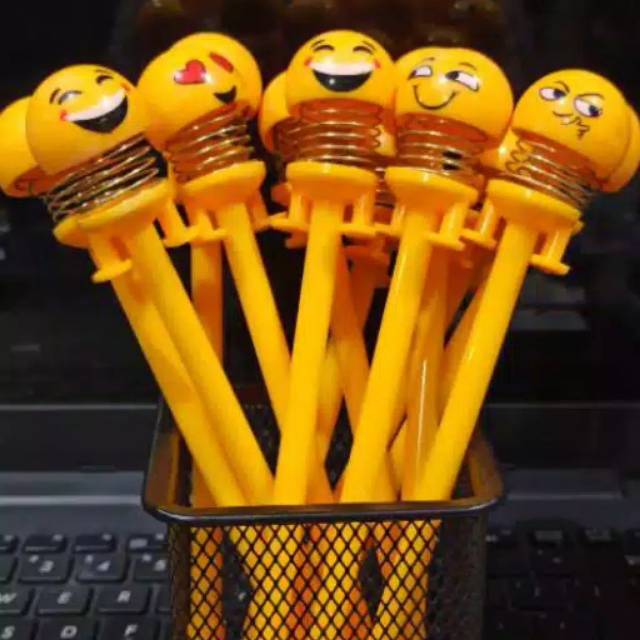 

PULPEN GEL MANTUL EMOJI DOLL Per Shake Head Emoji Spring Doll Emoticon