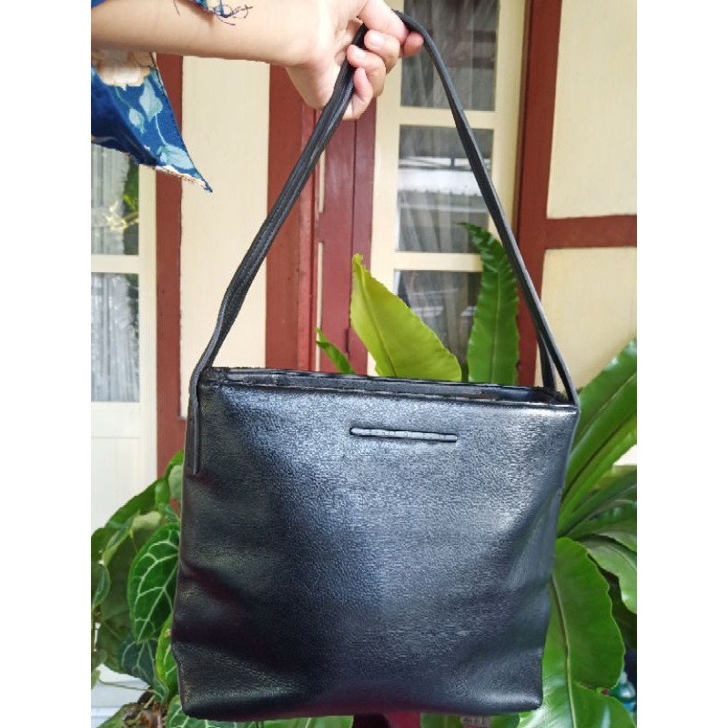 Preloved Tas Tote Hitam Esprit de corps made in indonesia material manmade