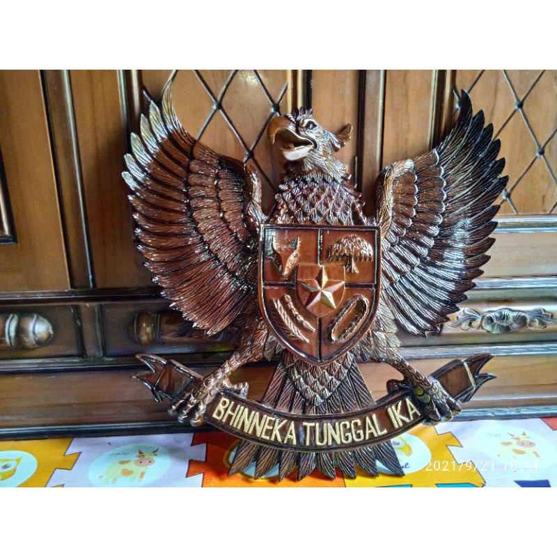 garuda Pancasila kayu jati