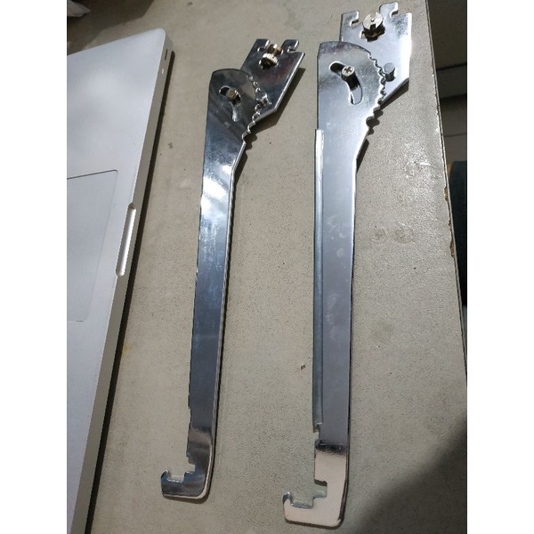 Daun bracket slenting kaca