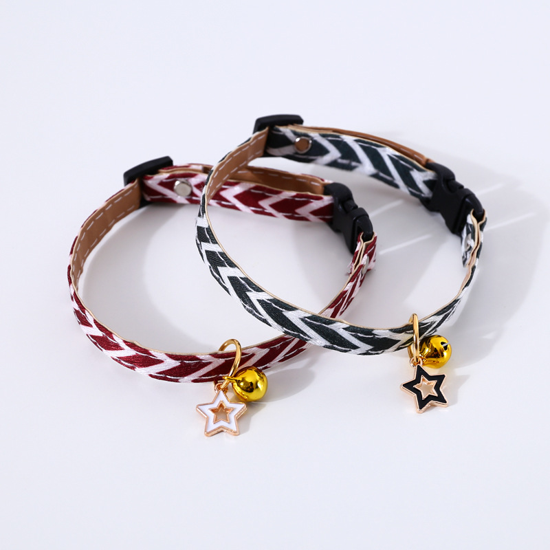 Kalung Leher Anjing / Kucing adjustable Bahan Kulit PU Motif Garis + Bintang + Lonceng