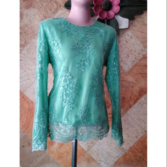 Kebaya brokat / kebaya modern / jasa jahit / request order / baju brokat / baju tile / kebaya tile