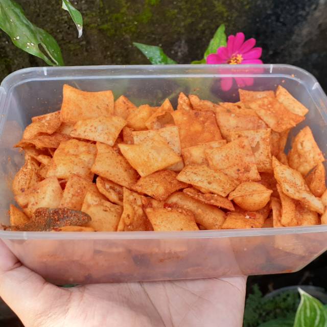 

Kerupuk pangsit balado