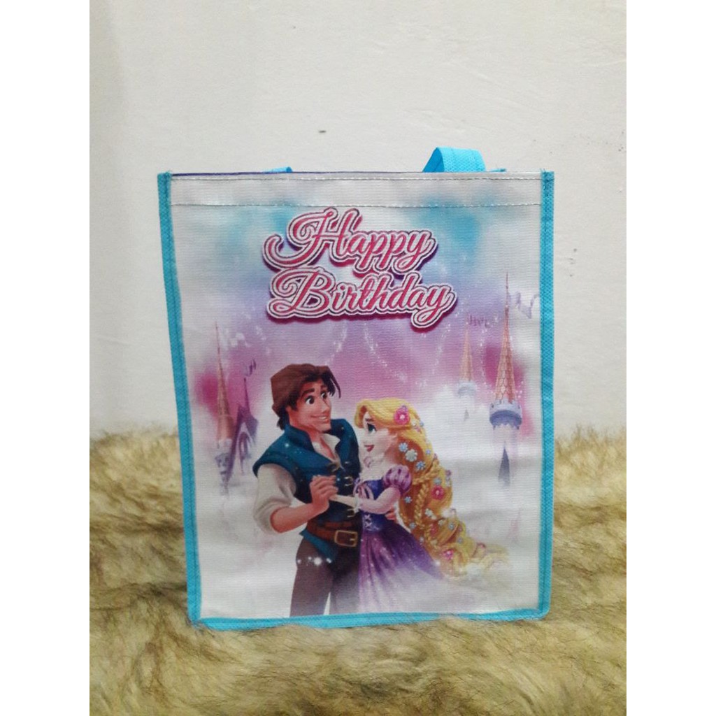 

Tas Ulang tahun/ tas souvenir/ Goodiebag custom rapunzel ukuran 15x10x20cm