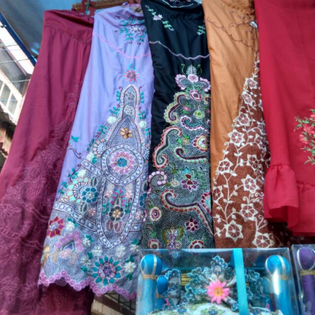 Mukenah bordir pelangi