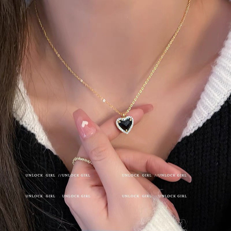 YEEZII Set Kalung + Anting Kait + Cincin Model Hati + Kupu-Kupu Elegan Untuk Wanita