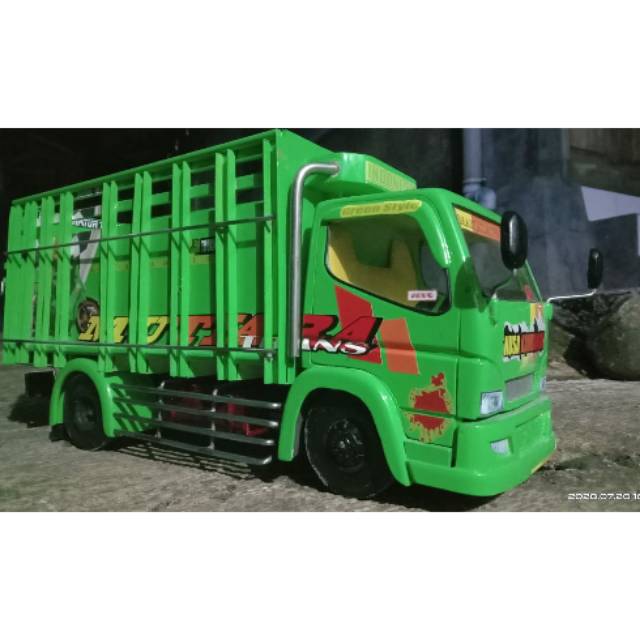 Miniatur Truk Detailan bahan  PVC