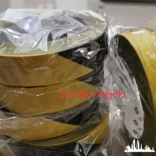 

Promo Bulan Ini Floor Marking Tape Km Yellow-Black Ukuran 1" X 33M / 24Mm X 33M Lakban Murah