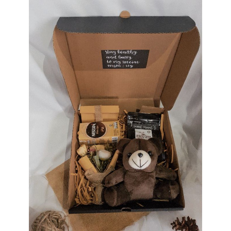 

hampers-gift box-graduationbox-customgift