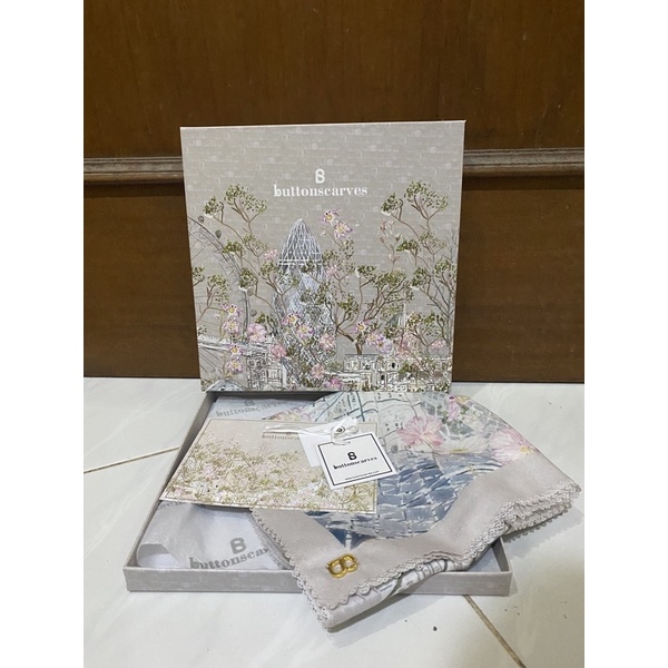 Preloved Buttonscarves British Ash