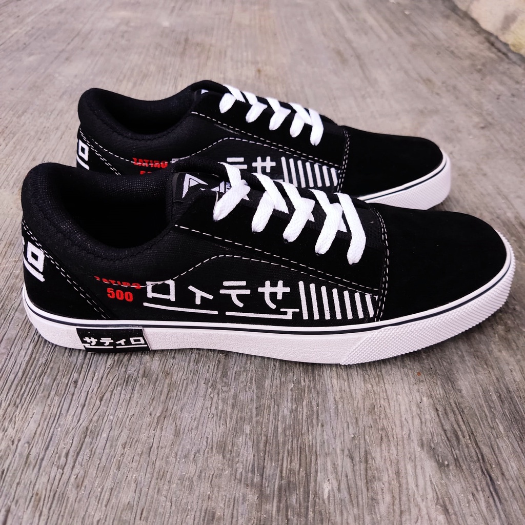 Sepatu Sneakers Unisex putih pria kets Casual Santai Jalan Traveling spatu hitam putih gaya sporty kasual brand lokal murah