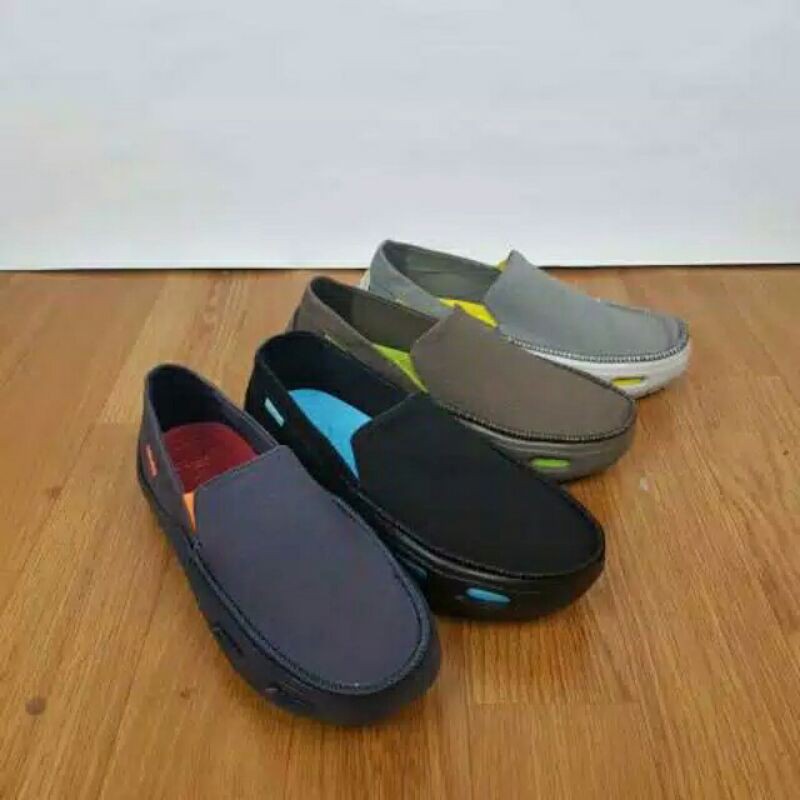 SEPATU PRIA TIDELINE SPORT CANVAS CROCS