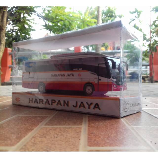 Papercraft Bus