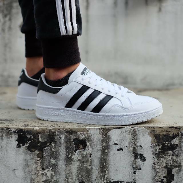 checkered vans tennis shoes