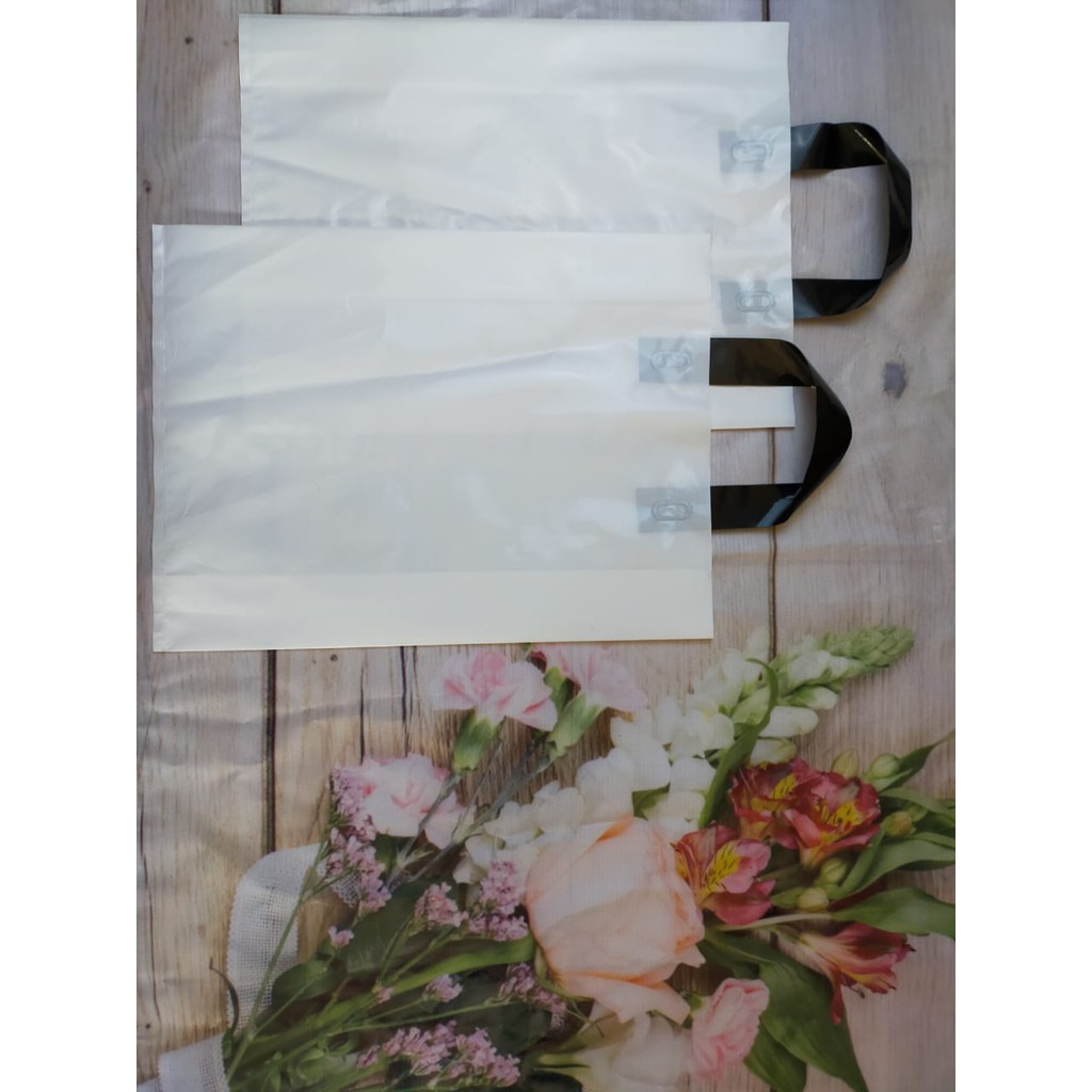 &lt;Ecer &gt; Plastik PE Soft handle uk 35x50 tebal 0,8 mic Ada Lipat Samping Glossy| Plastik olshop | plastik baju
