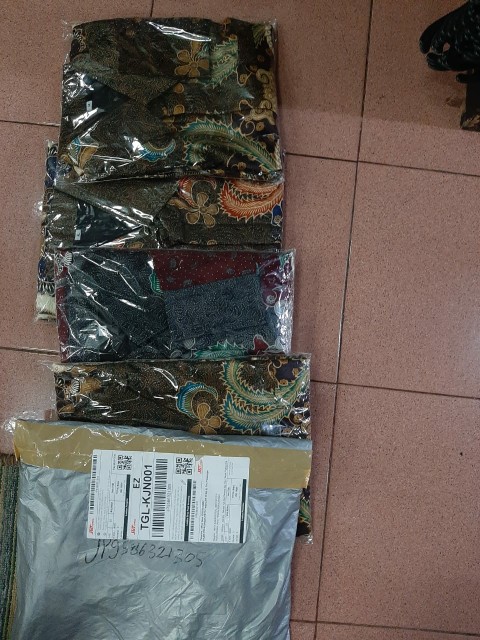 Kemeja Batik Pria Semi Sutra Lengan Panjang Sanwoz Istimewa