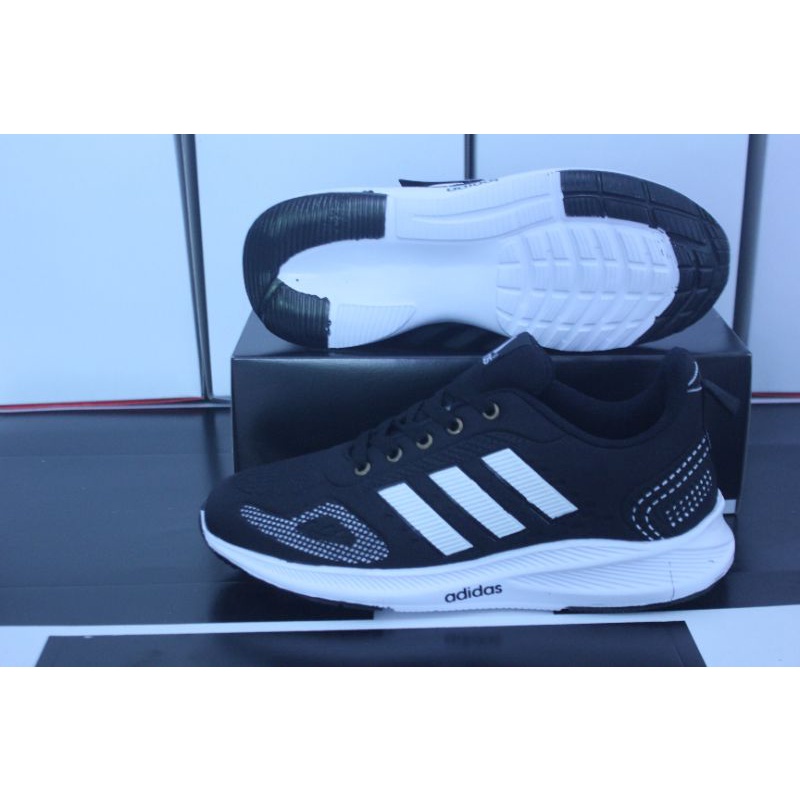 sepatu Adidas hitam