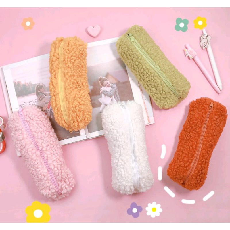 

AT Tempat Pensil Bulu Domba / Tempat Penyimpanan