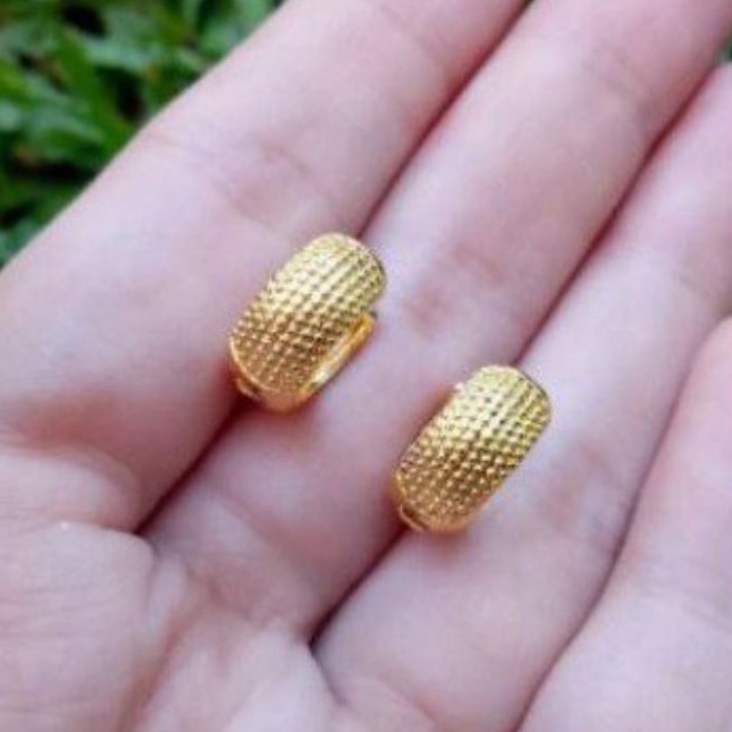 anting jepit ukir gold perhiasan wanita titanium